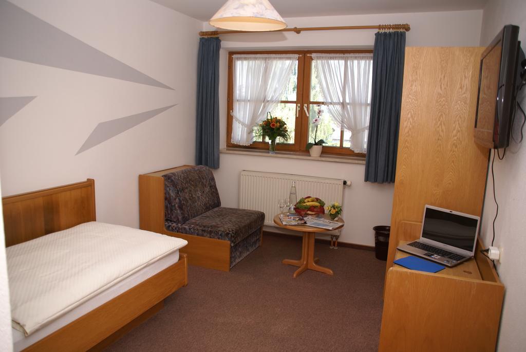 Gasthaus Und Landhotel Wiedmann Eresing الغرفة الصورة