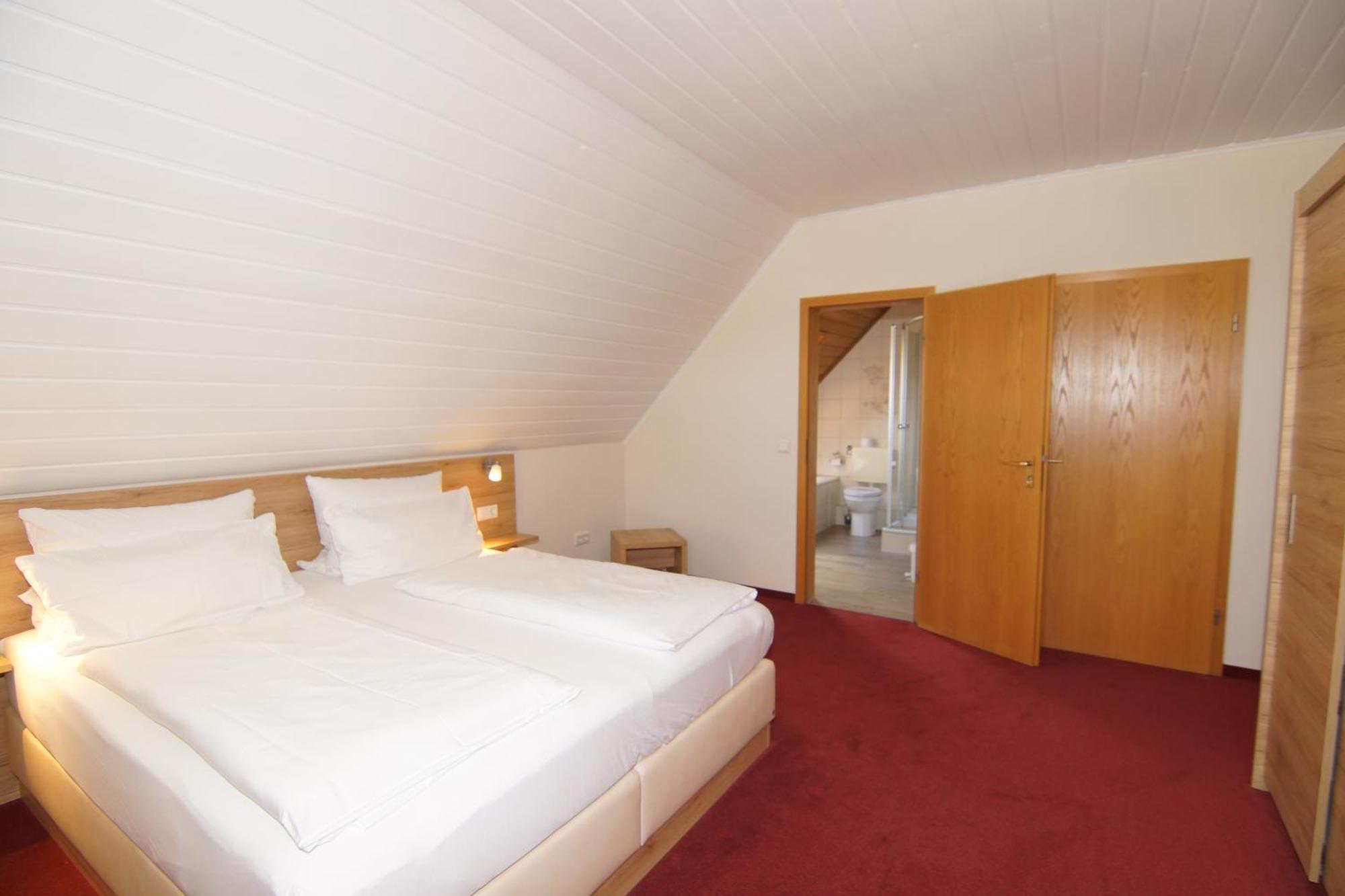 Gasthaus Und Landhotel Wiedmann Eresing المظهر الخارجي الصورة