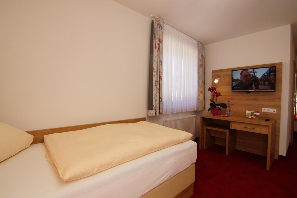 Gasthaus Und Landhotel Wiedmann Eresing المظهر الخارجي الصورة