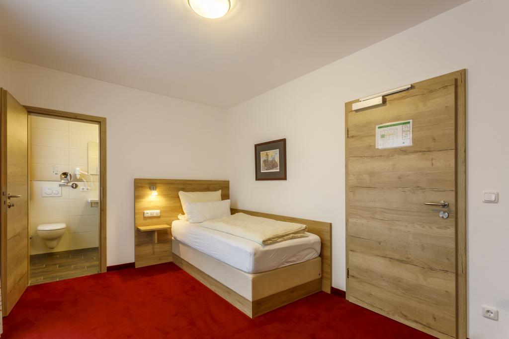 Gasthaus Und Landhotel Wiedmann Eresing المظهر الخارجي الصورة